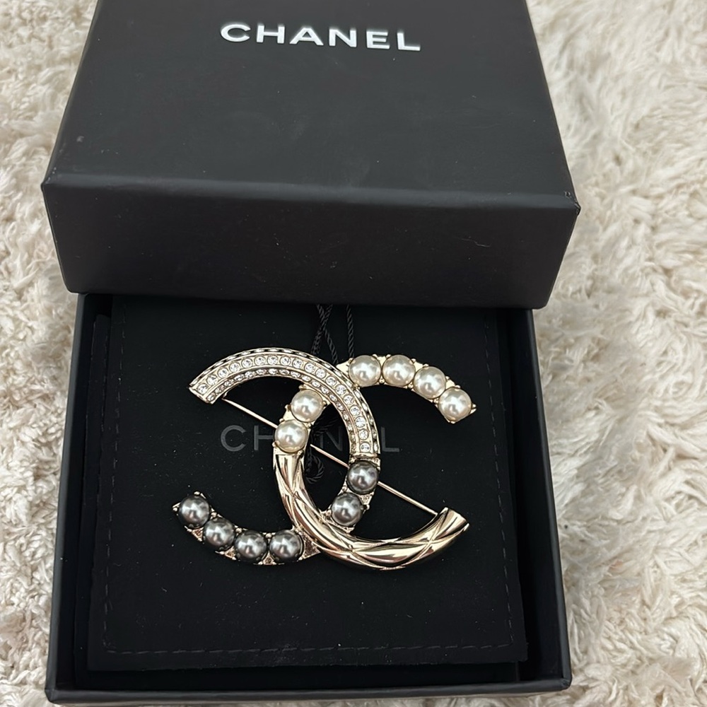 Pearl Crystal Bright Young Thing CC Brooch Gold